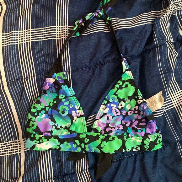 Bathing suit top. - Picture 1 of 1